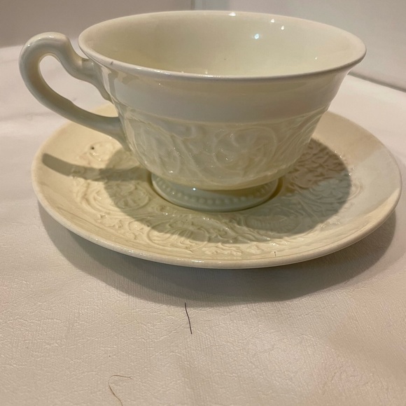 Vintage Wedgwood Patrician Cup & Saucer Embossed Made in England - Picture 9 of 16